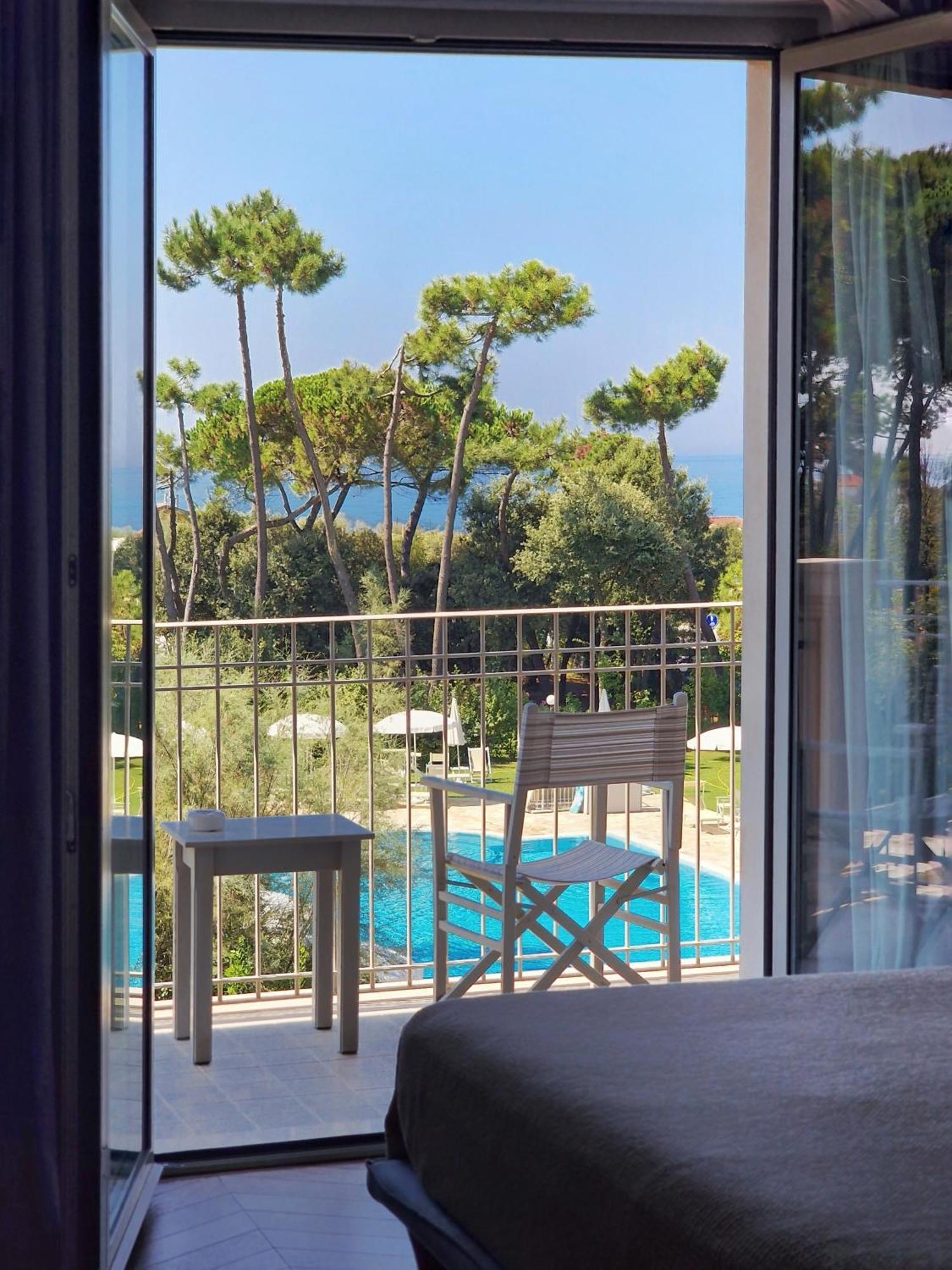 Hotel Villa Elsa Marina di Massa Exterior photo